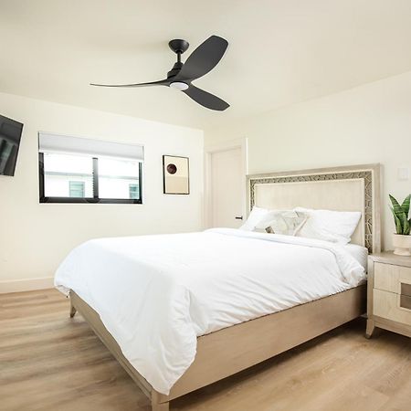 Black Vanilla - Stylish Symphony 3Miles Downtown North North Naples Exteriör bild