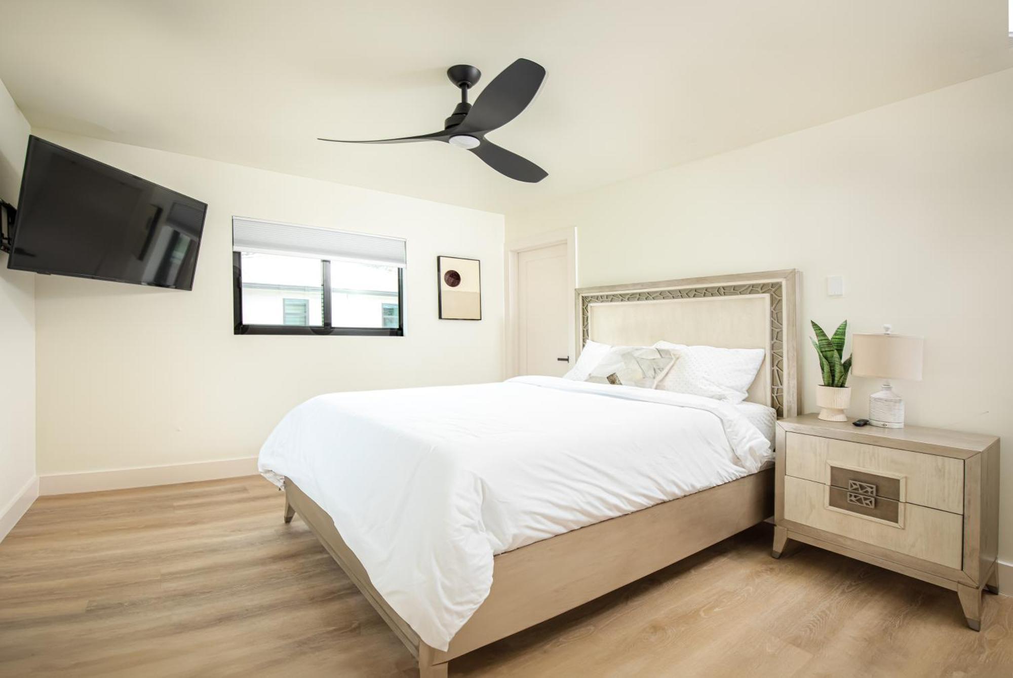 Black Vanilla - Stylish Symphony 3Miles Downtown North North Naples Exteriör bild