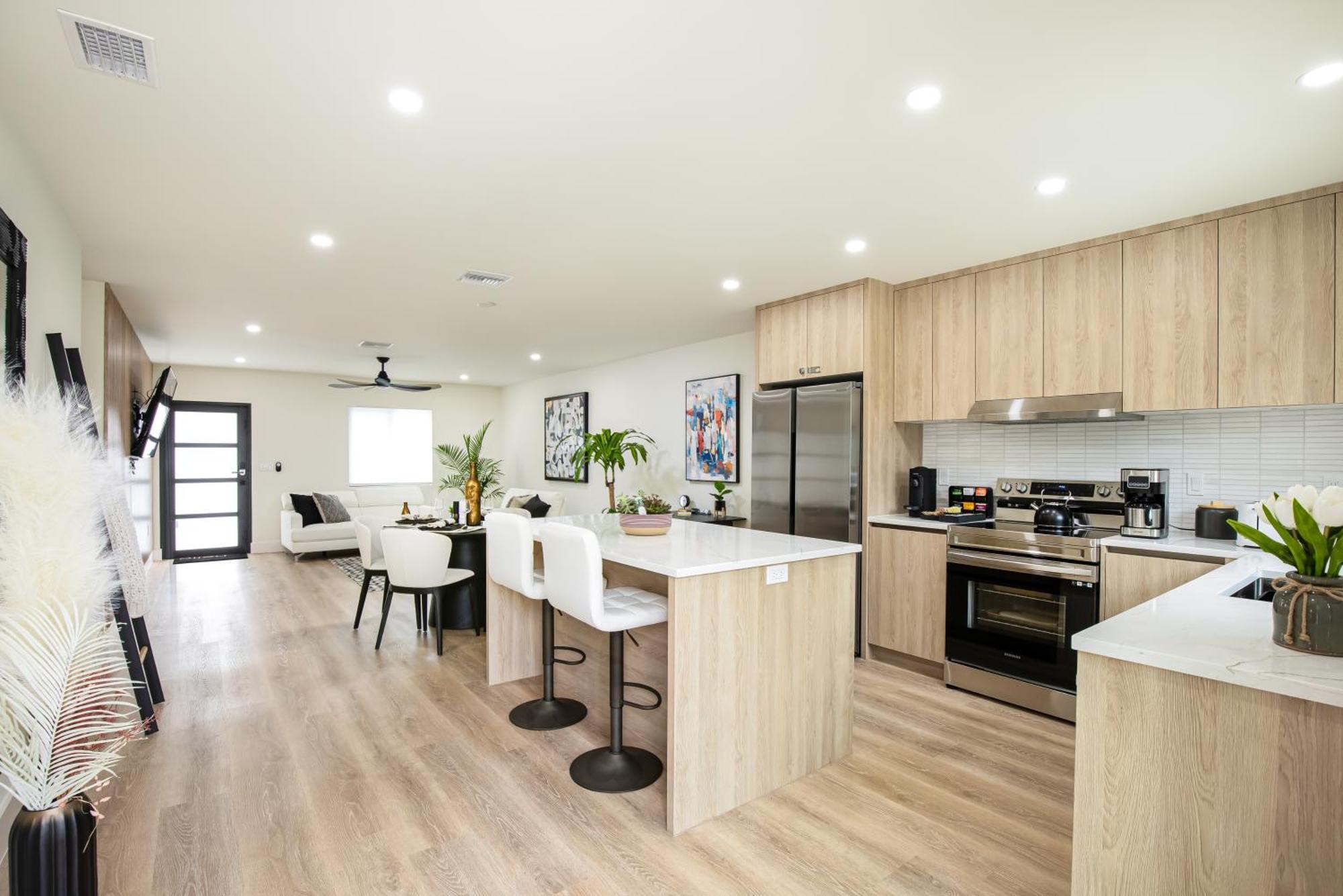 Black Vanilla - Stylish Symphony 3Miles Downtown North North Naples Exteriör bild