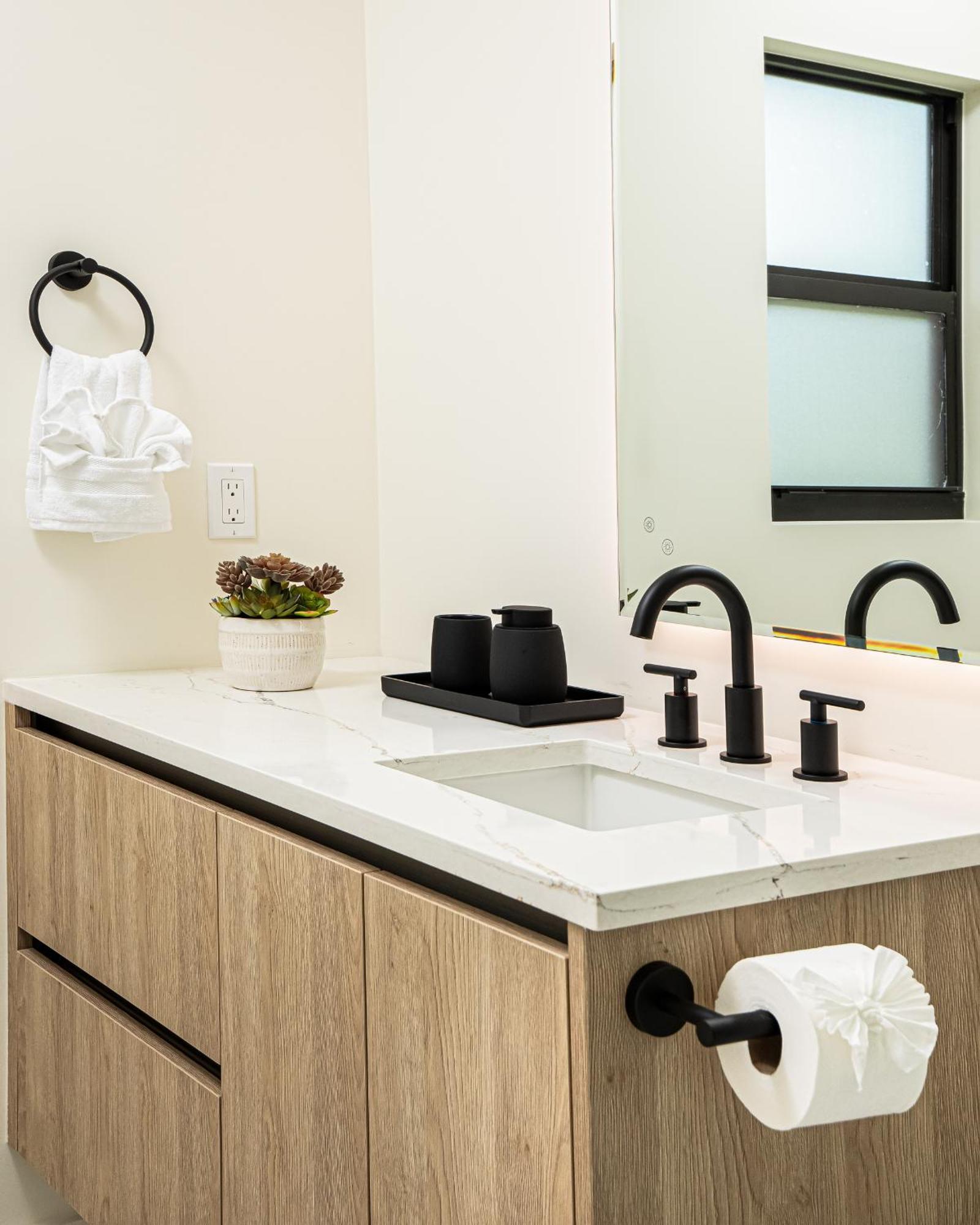 Black Vanilla - Stylish Symphony 3Miles Downtown North North Naples Exteriör bild