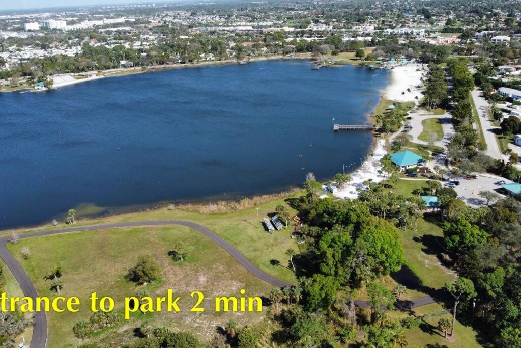 Black Vanilla - Stylish Symphony 3Miles Downtown North North Naples Exteriör bild